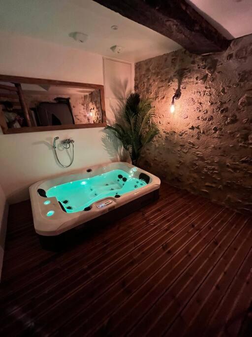 Maison Suspendue Avec Jacuzzi Privatif Pont-en-Royans Exterior foto