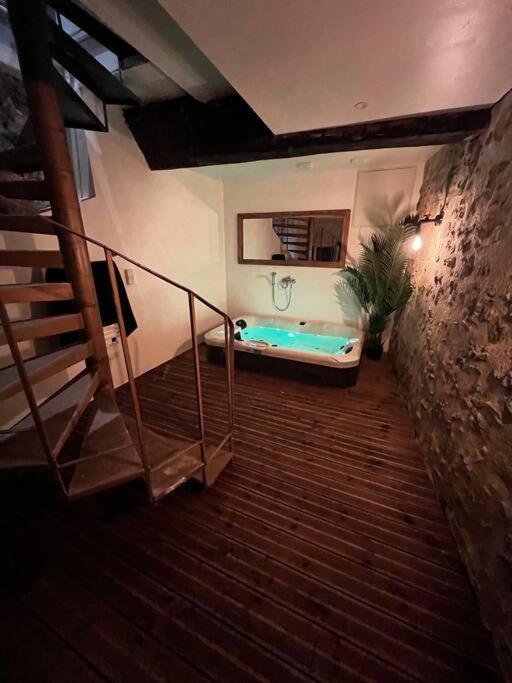 Maison Suspendue Avec Jacuzzi Privatif Pont-en-Royans Exterior foto